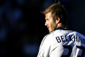 国足边路传中训练成效显著，国足传记