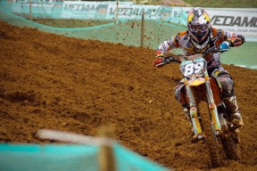 绿色科技在足球场馆中的应用不断深化，推动行业绿色转型，绿色科技俱乐部